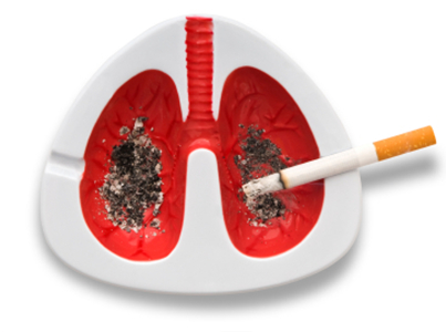 Zigarette im Aschenbecher in Form einer Lunge